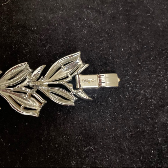 Lisner Vintage Women’s Faux Jewelry Silver Bracelet - Picture 5 of 5